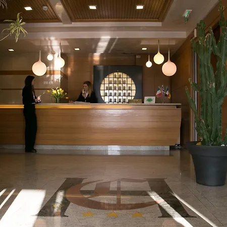 卡林费尔诺酒店 酒店 3*