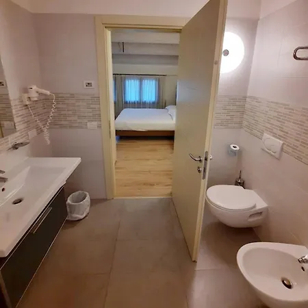 Отель Calinferno 3*